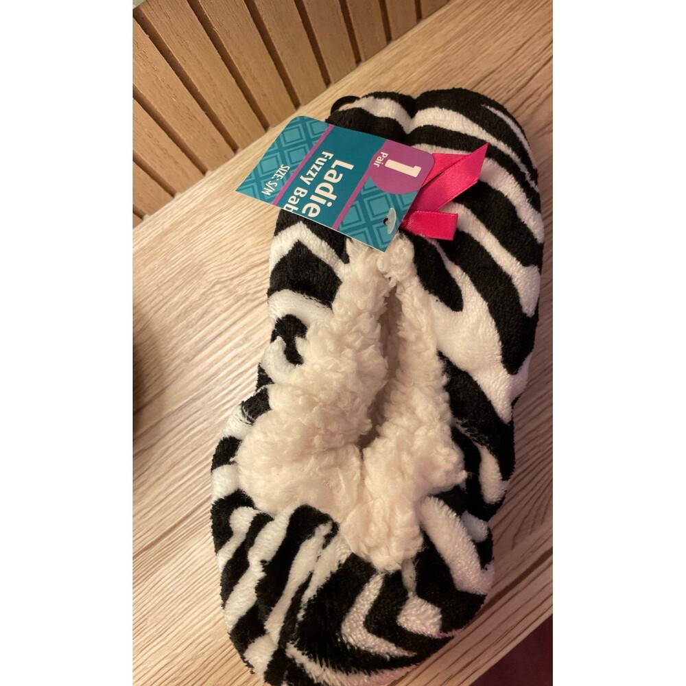 Women’s Fuzzy Black White Zebra sz S/M slippers w/ grippers NWT